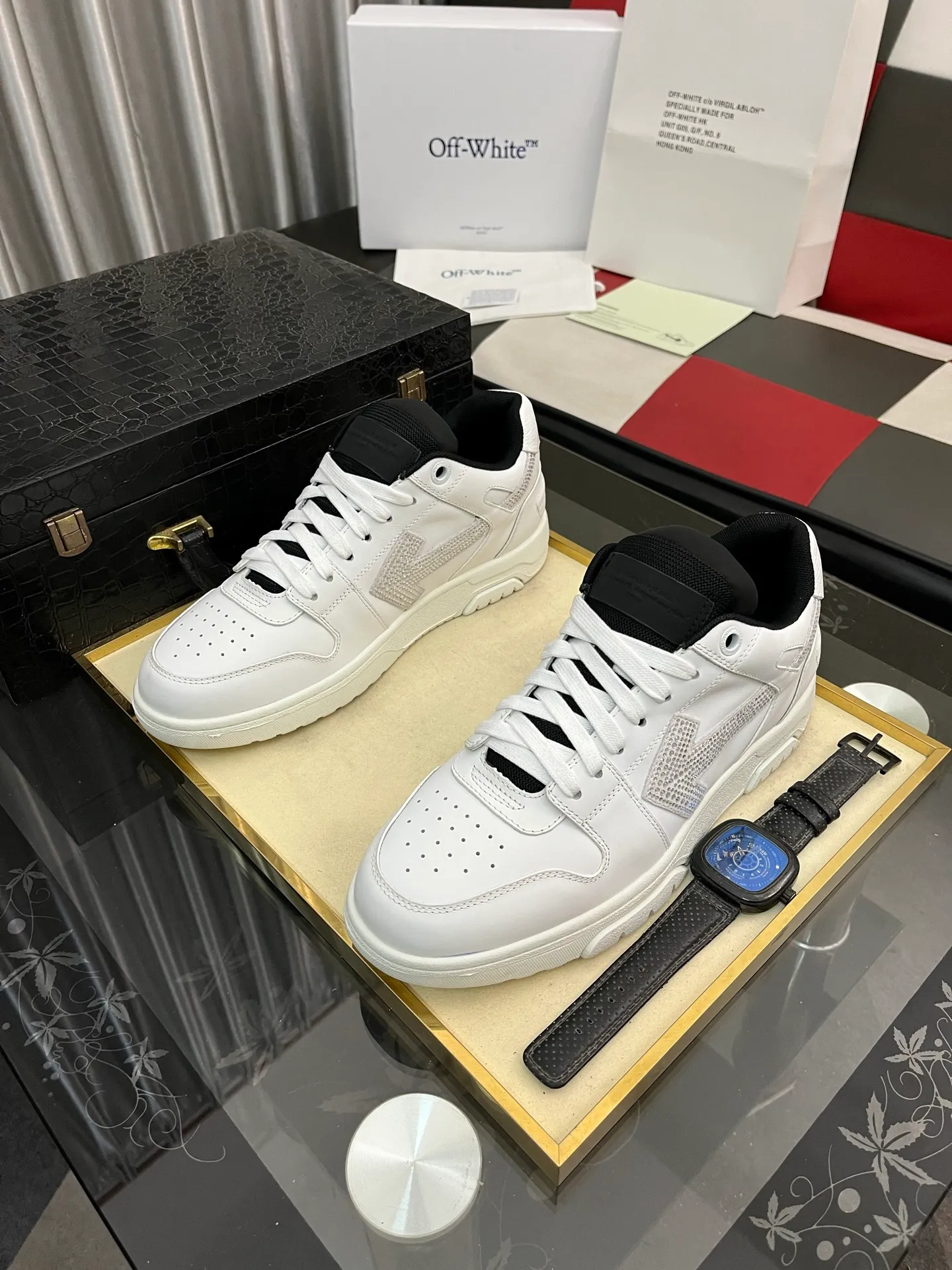 Men's shoes 💰660⌚️⌚️ OFF-White C/O VirGil Abloh fashionable and versatile casual shoes. Exclusive first release of the new model. Made of environmentally friendly cowhide leather and mesh fabric upper material. The insole is embedded with foam cushioning EVA material. The correct midsole is equipped with EVA lightweight cushioning. External tooth nail rubber outsole. The correct accessories are customized simultaneously. Women's model: 35-40 Men's model: 39-45